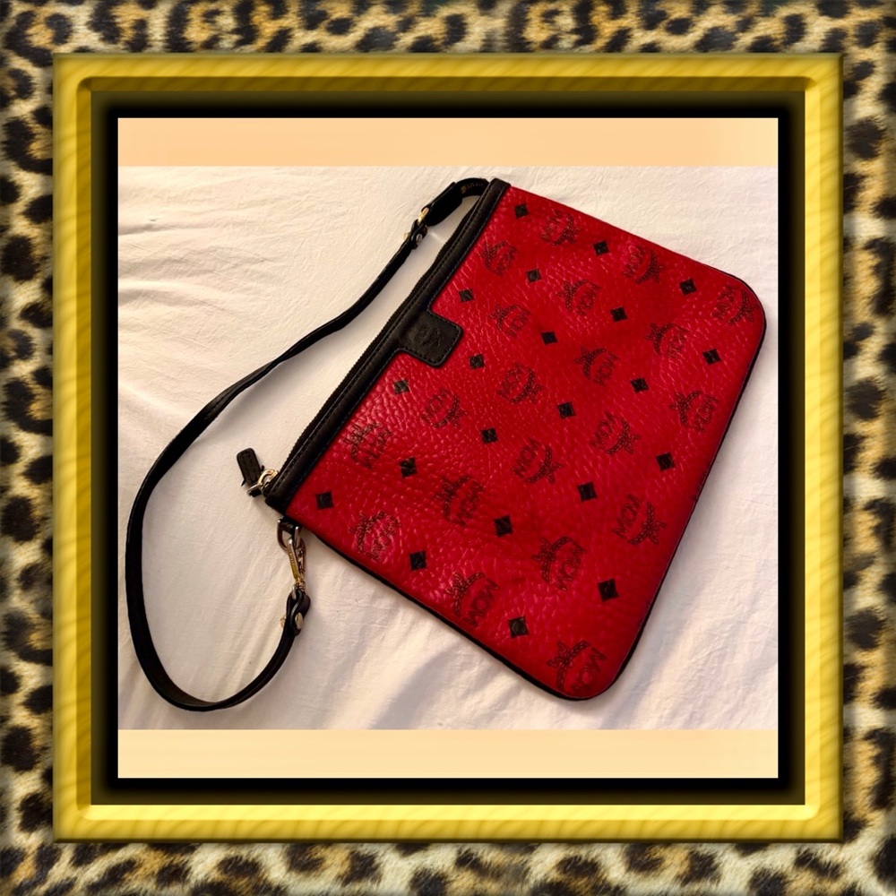 👑✅PRICE FIRM✅ AUTHENTIC MCM Visetos Red Wristlet Clutch